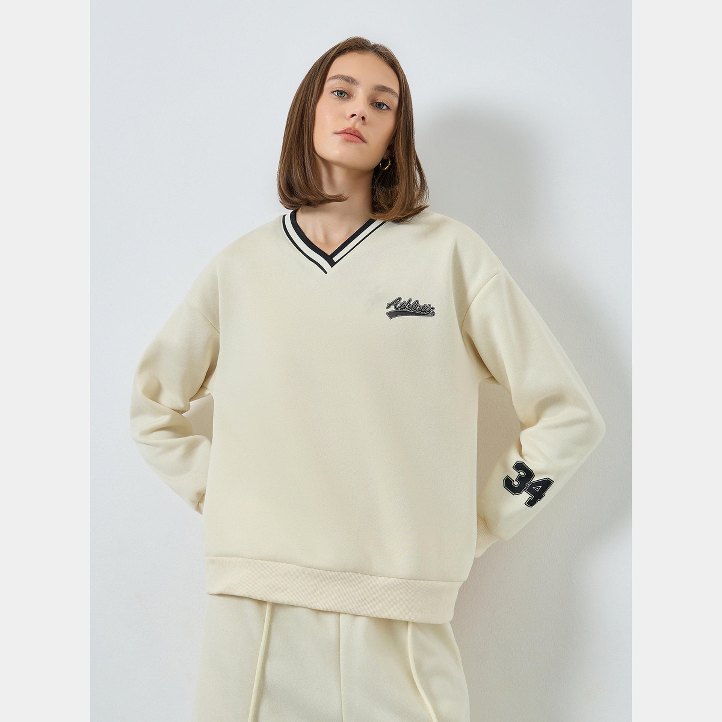 ستايلي - سويت شيرت رياضي نسائي بأكمام طويلة ورقبة حرف V-women-winterwear-hoodiesandsweatshirts-sweatshirts-image-1