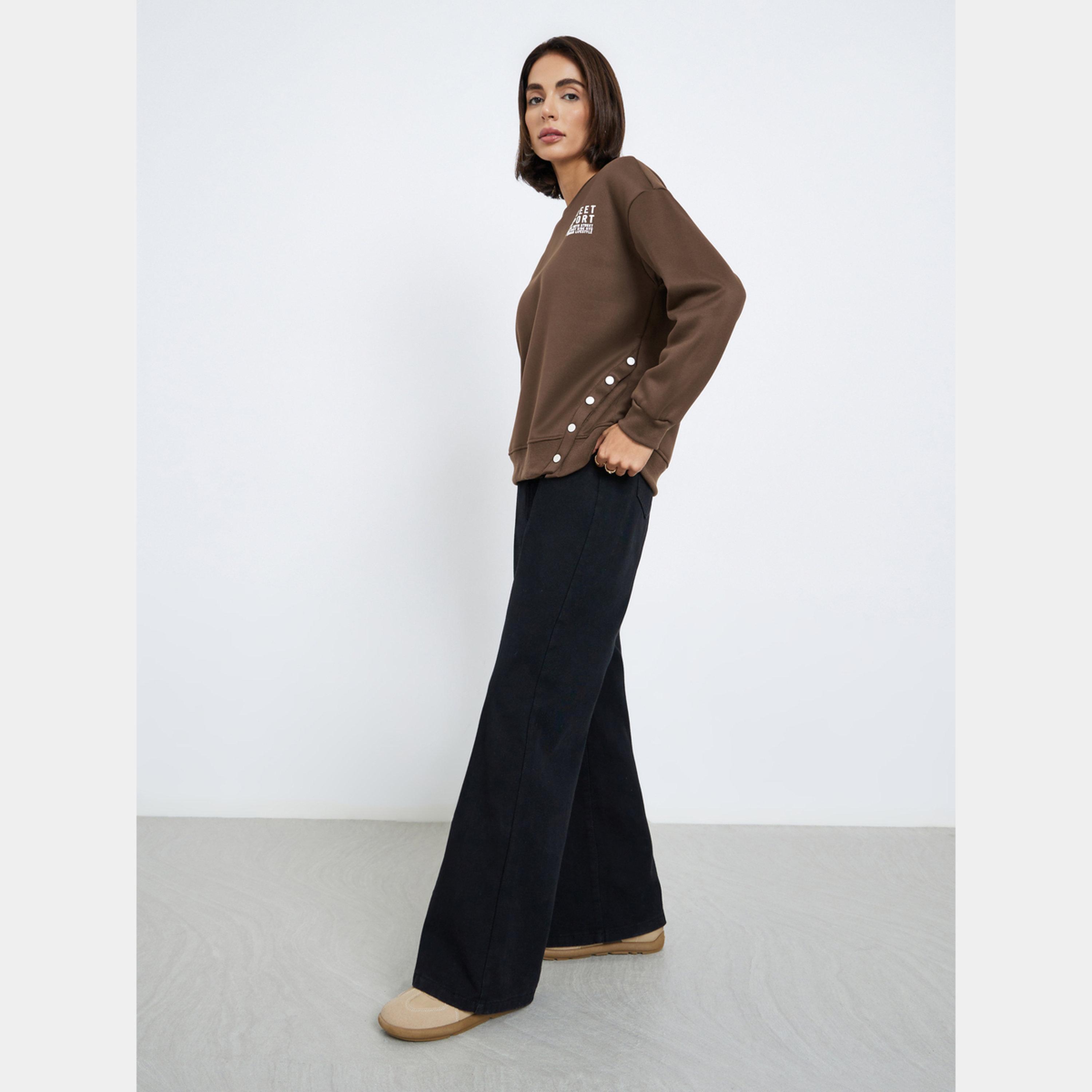 ستايلي - سويت شيرت نسائي بأكمام طويلة ورقبة دائرية وطبعة شعار-women-winterwear-hoodiesandsweatshirts-sweatshirts-image-2