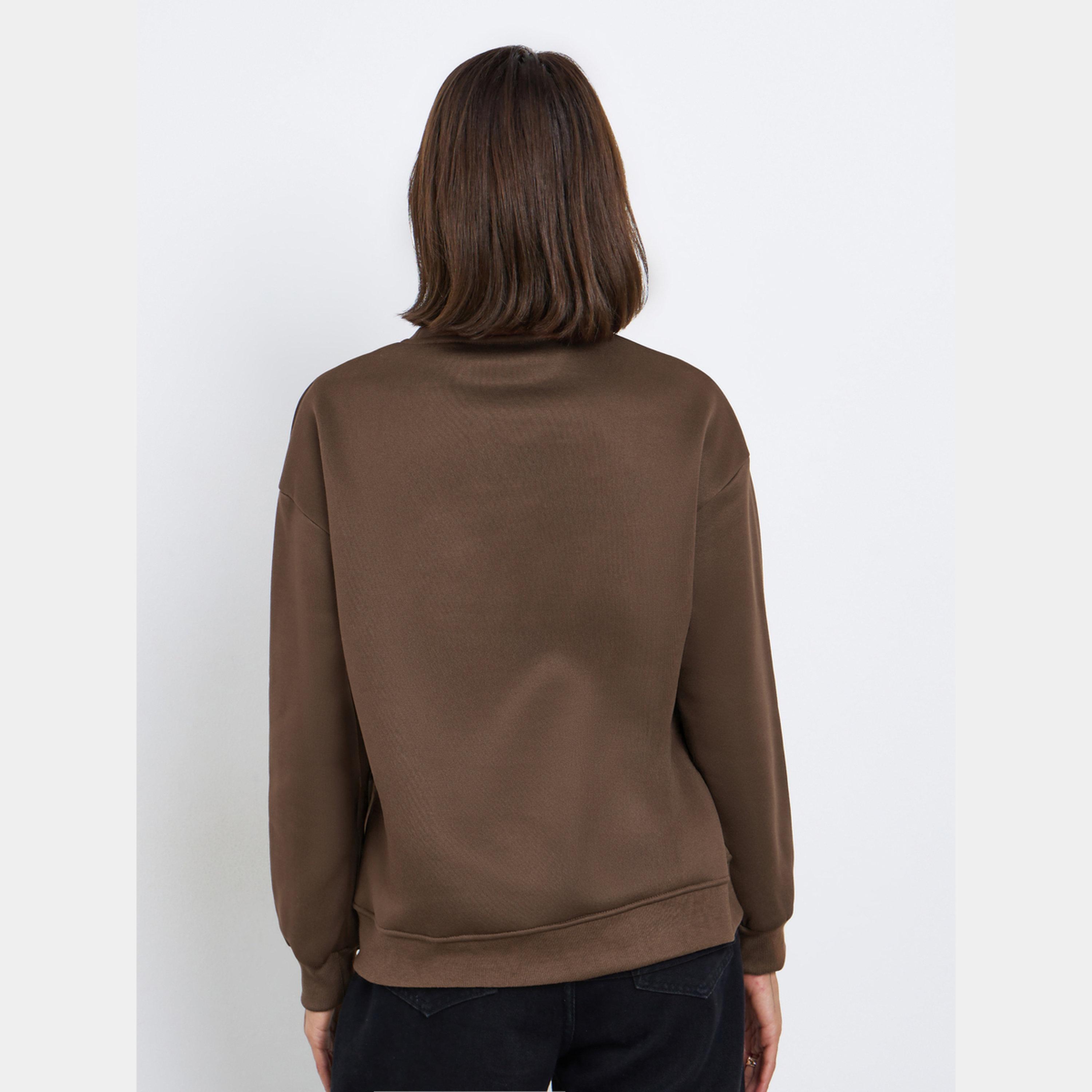 ستايلي - سويت شيرت نسائي بأكمام طويلة ورقبة دائرية وطبعة شعار-women-winterwear-hoodiesandsweatshirts-sweatshirts-image-4
