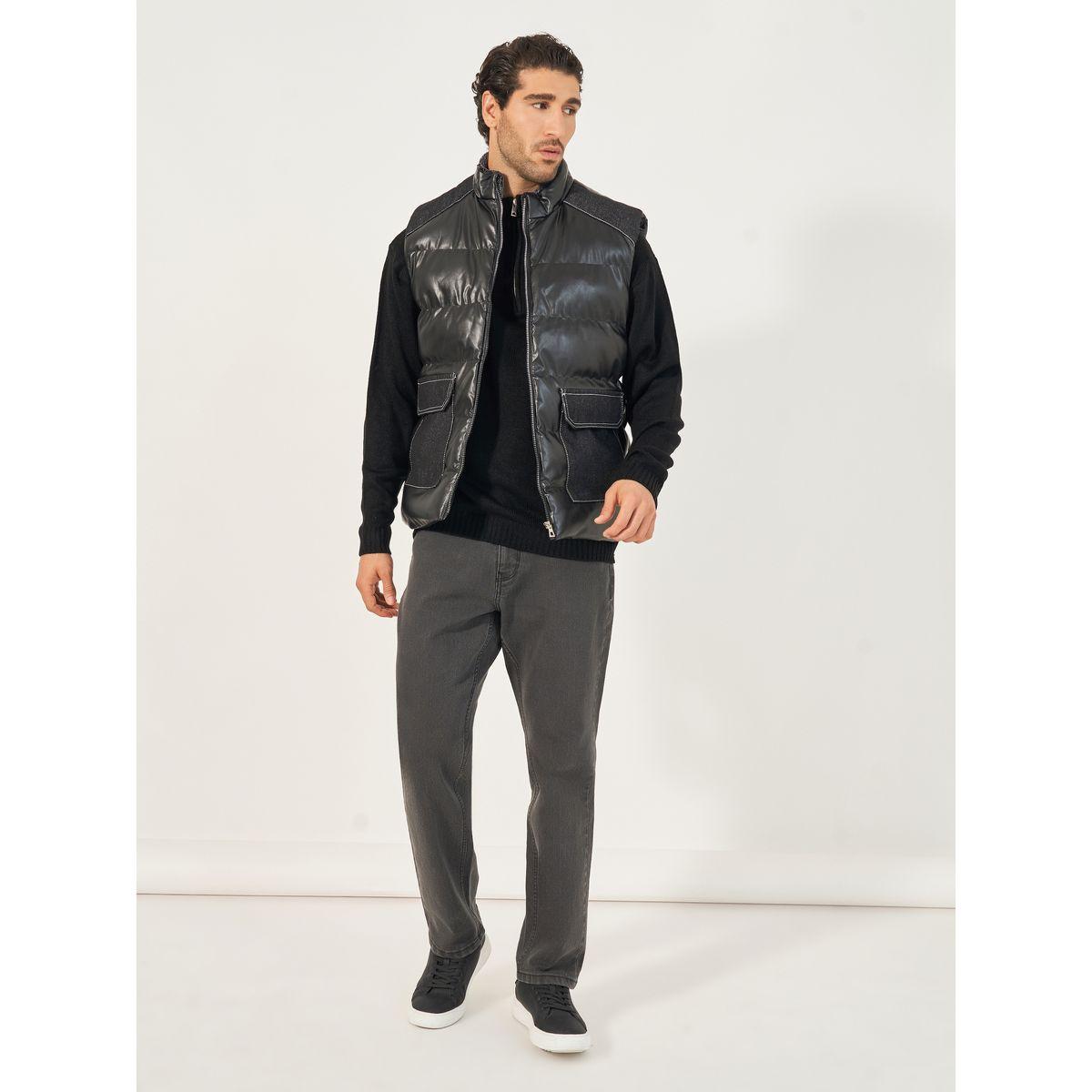 Styli Patch Pocket Detail Quilted Sleeveless Puffer Jacket with Zip-men-clothing-jacketsandblazers-jackets-image-2