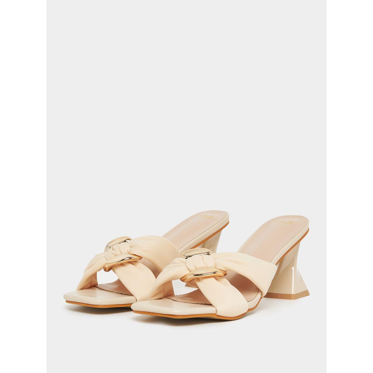 صندل مزين بعقدة وحلية معدنية-women-shoes-heels-image-2