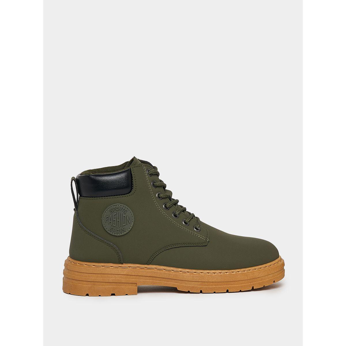 حذاء بوت كلاسيك بمقدمة دائرية ورباط غلق-men-shoes-boots-image-1