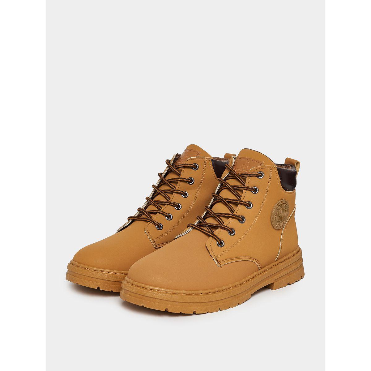 حذاء بوت كلاسيك بمقدمة دائرية ورباط غلق-men-shoes-boots-image-2
