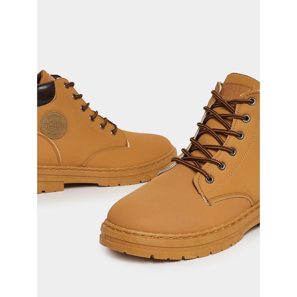 حذاء بوت كلاسيك بمقدمة دائرية ورباط غلق-men-shoes-boots-image-3