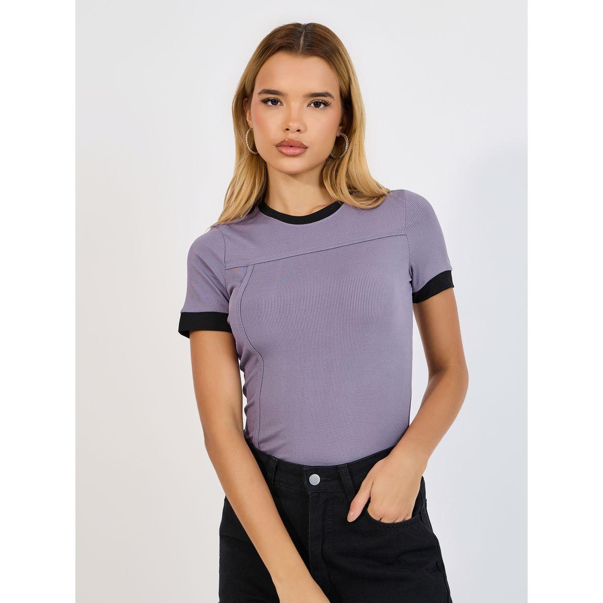 تيشيرت مضلع بياقة دائرية وتفاصيل مُتباينة-women-clothing-tshirts-image-1