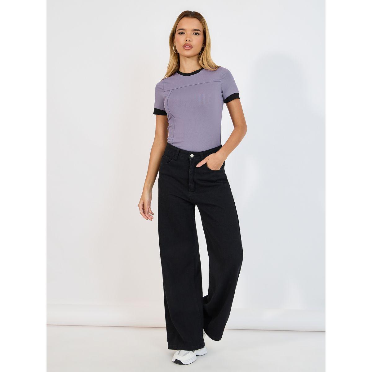تيشيرت مضلع بياقة دائرية وتفاصيل مُتباينة-women-clothing-tshirts-image-2