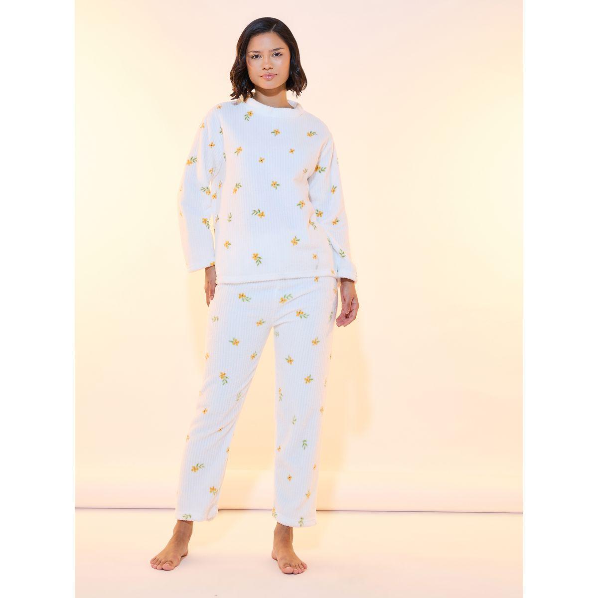 طقم من بنطال بيجاما وبلوزة فليس بطبعة زهور-women-clothing-nightwear-pyjamas-longsets-image-1