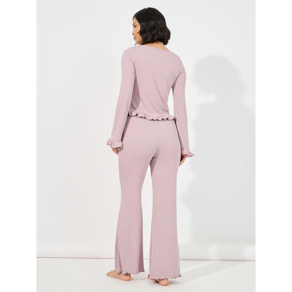 طقم من بنطال بيجاما مع بلوزة مضلعة بتفاصيل كشكش-women-clothing-nightwear-pyjamas-longsets-image-4