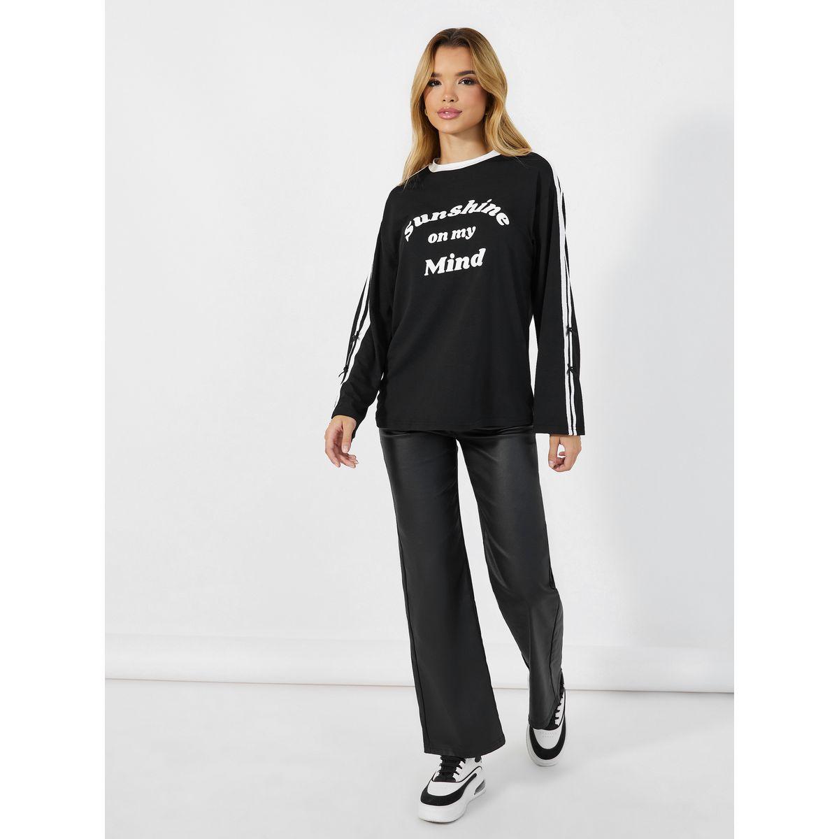 تيشيرت فضفاض بطبعة كتابة ومزين بربطات فيونكة-women-clothing-tshirts-image-3