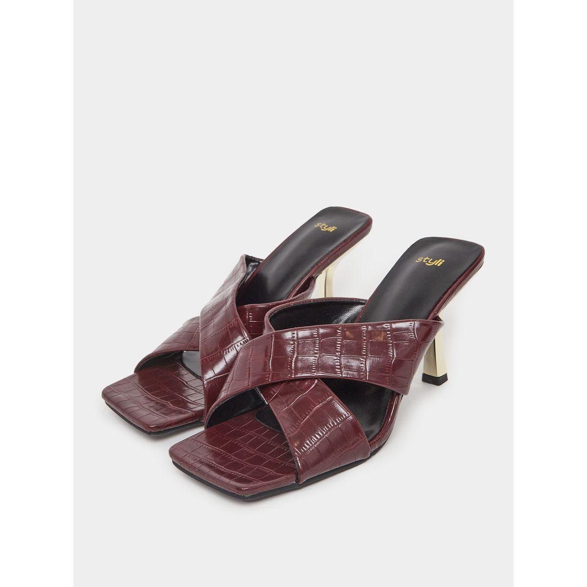 صندل بكعب ستيليتو وتفاصيل بارزة الملمس-women-shoes-heels-image-3
