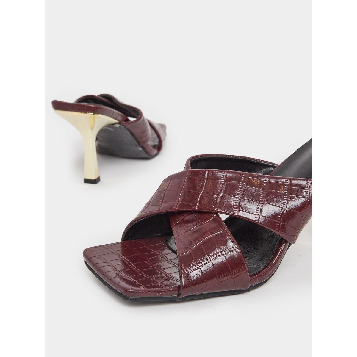 صندل بكعب ستيليتو وتفاصيل بارزة الملمس-women-shoes-heels-image-4