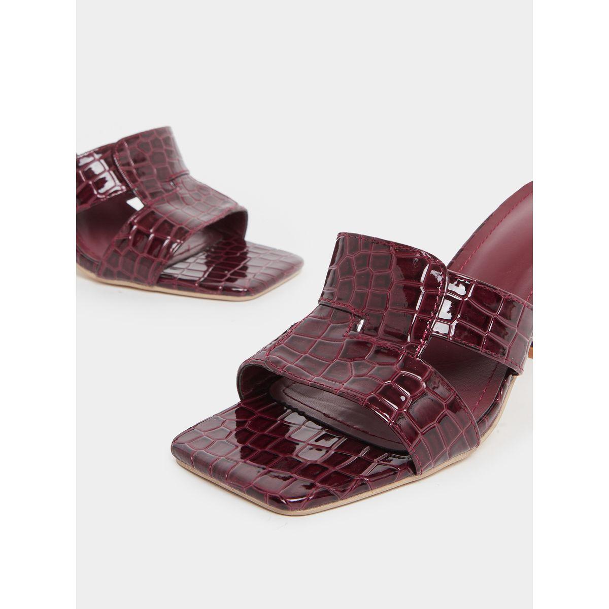 صندل بمقدمة مربعة وتفاصيل بارزة الملمس-women-shoes-heels-image-4