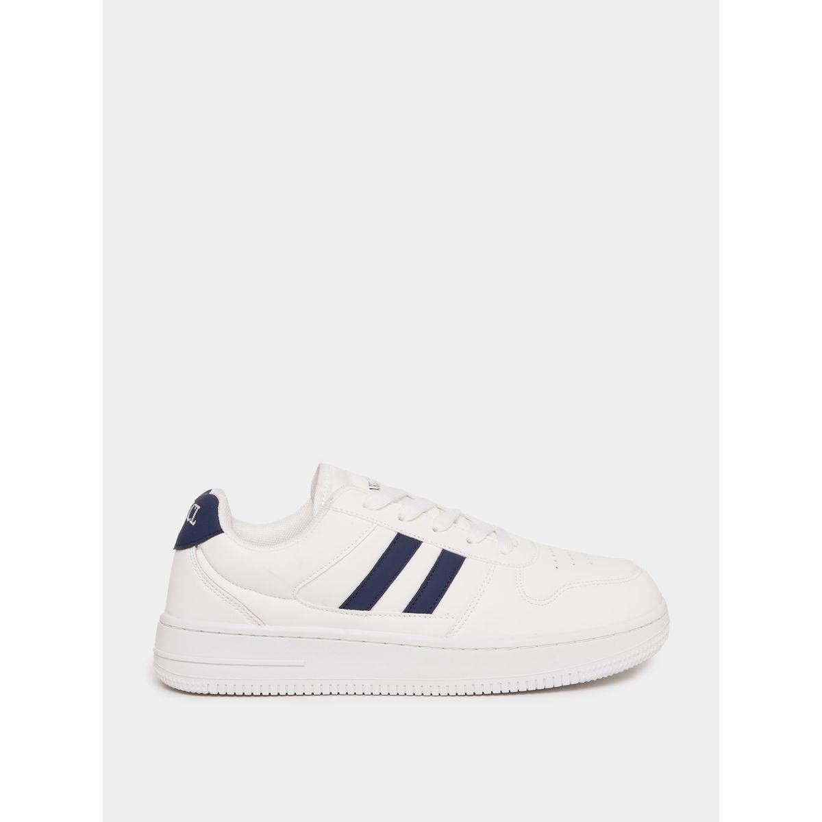 حذاء سنيكرز بنعل بلاتفورم وخطوط جانبية-men-shoes-sneakers-image-1