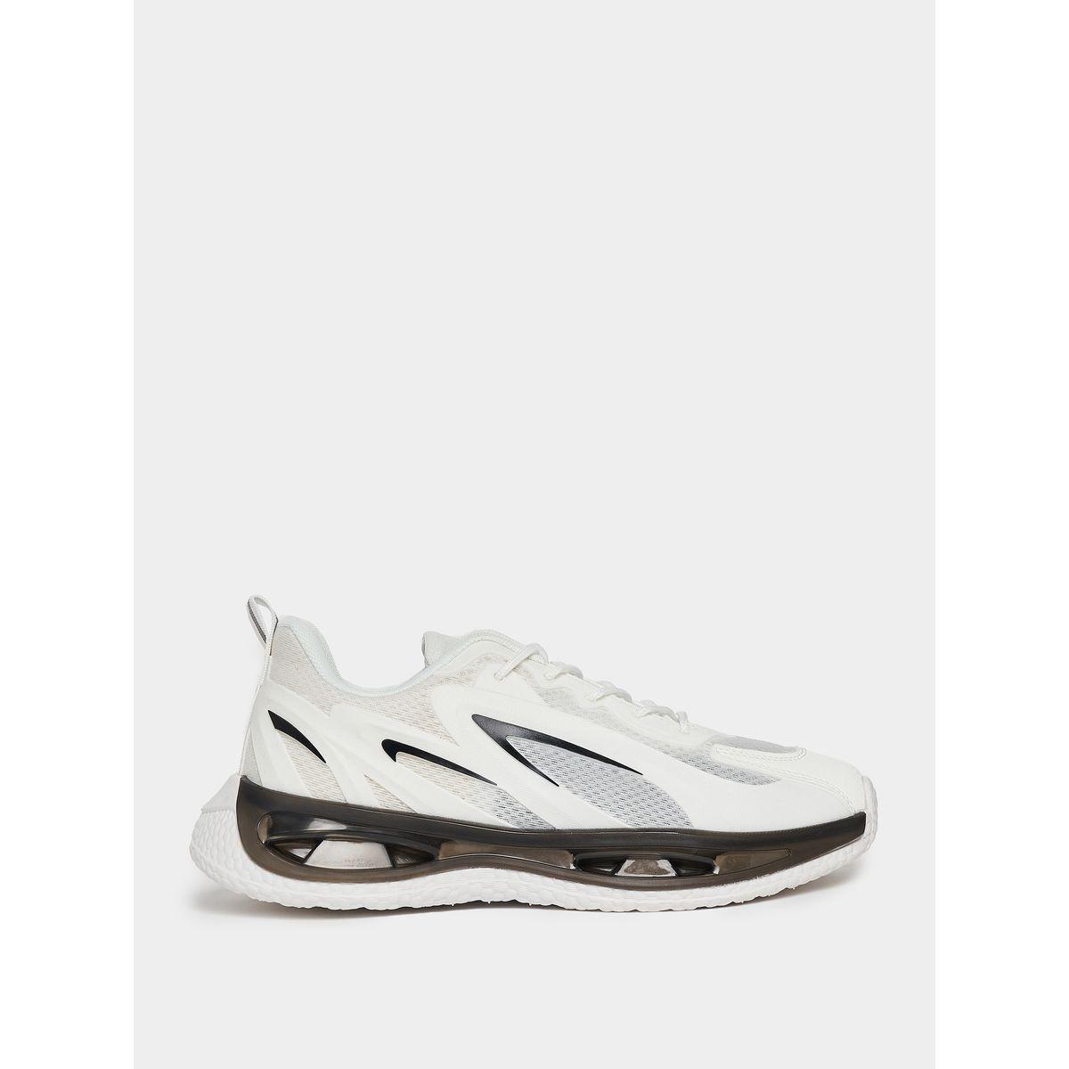 حذاء سنيكرز بتفاصيل شبكية ورباط غلق-men-shoes-sneakers-image-1