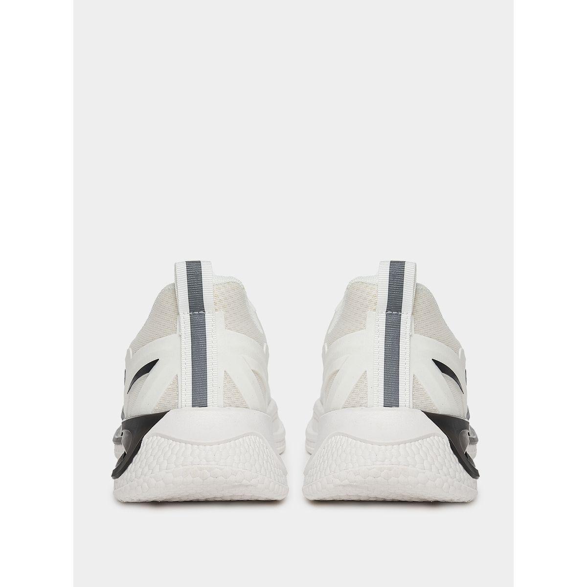 حذاء سنيكرز بتفاصيل شبكية ورباط غلق-men-shoes-sneakers-image-4