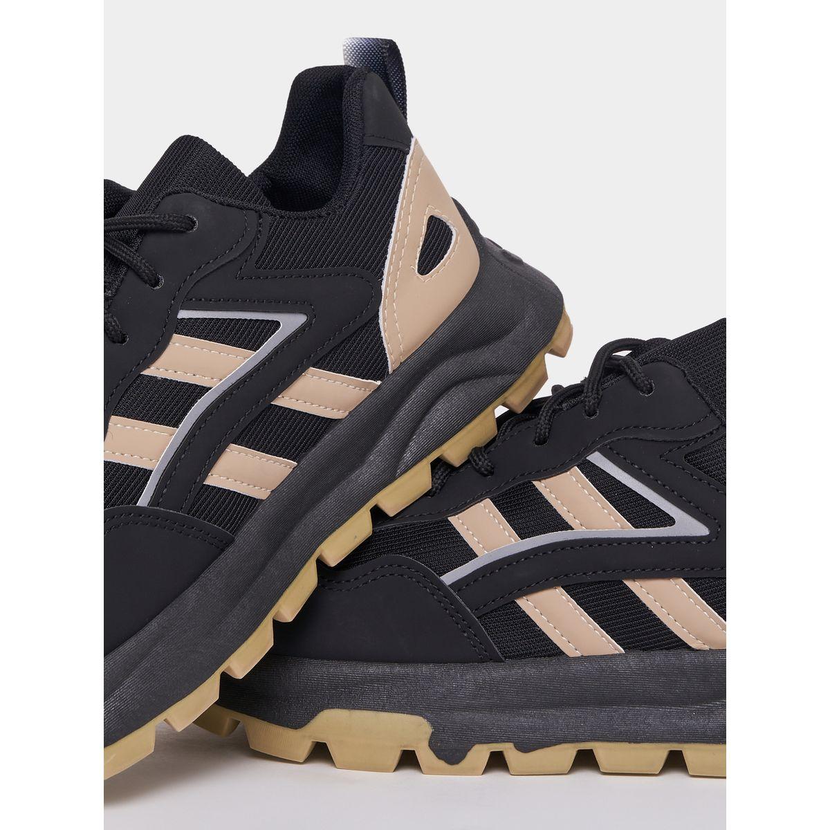 حذاء سنيكرز بتفاصيل مُتباينة ورباط غلق-men-shoes-sneakers-image-4