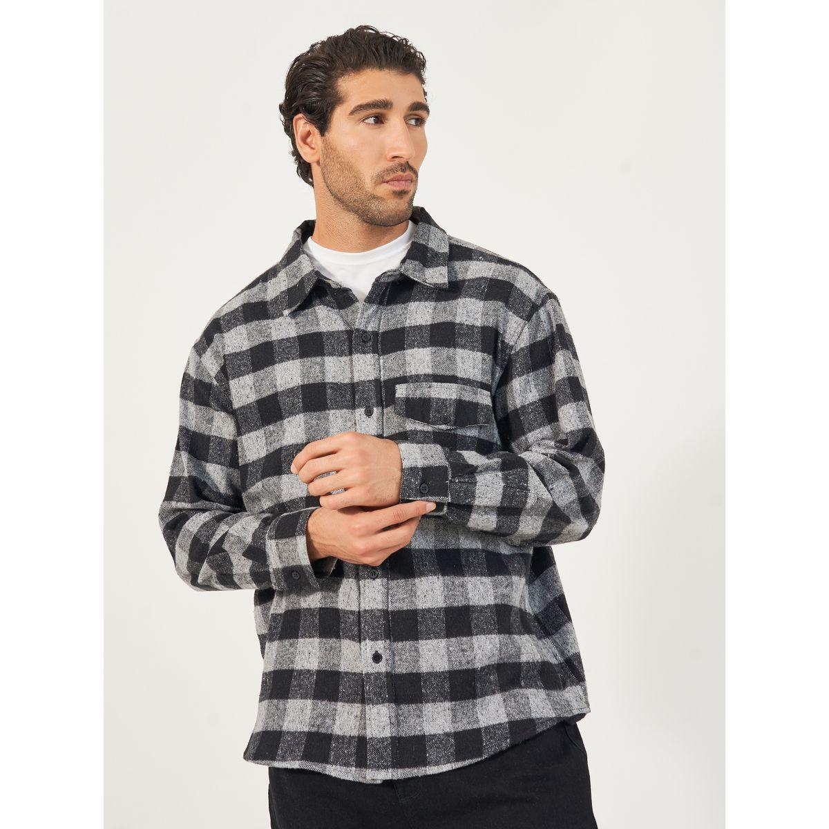 قميص فلانيل بطبعة مربعات وجيب-men-clothing-shirts-image-1