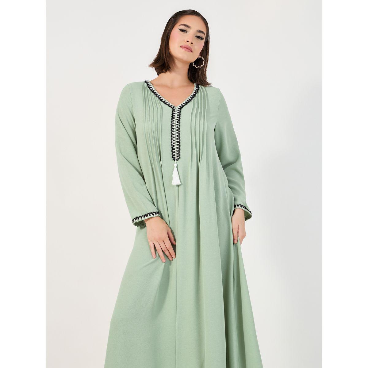 جلابية بتفاصيل محزوزة وشُرّابة-women-arabicclothing-jalabiyas-image-2