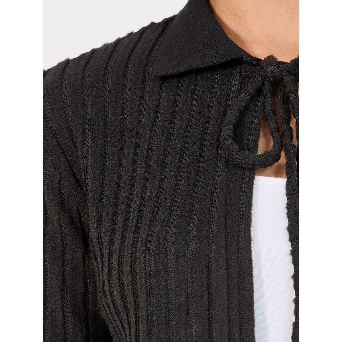 بلوزة محبوكة بتفاصيل مضلعة وياقة بأربطة-women-clothing-shirtsandblouses-blouses-image-3