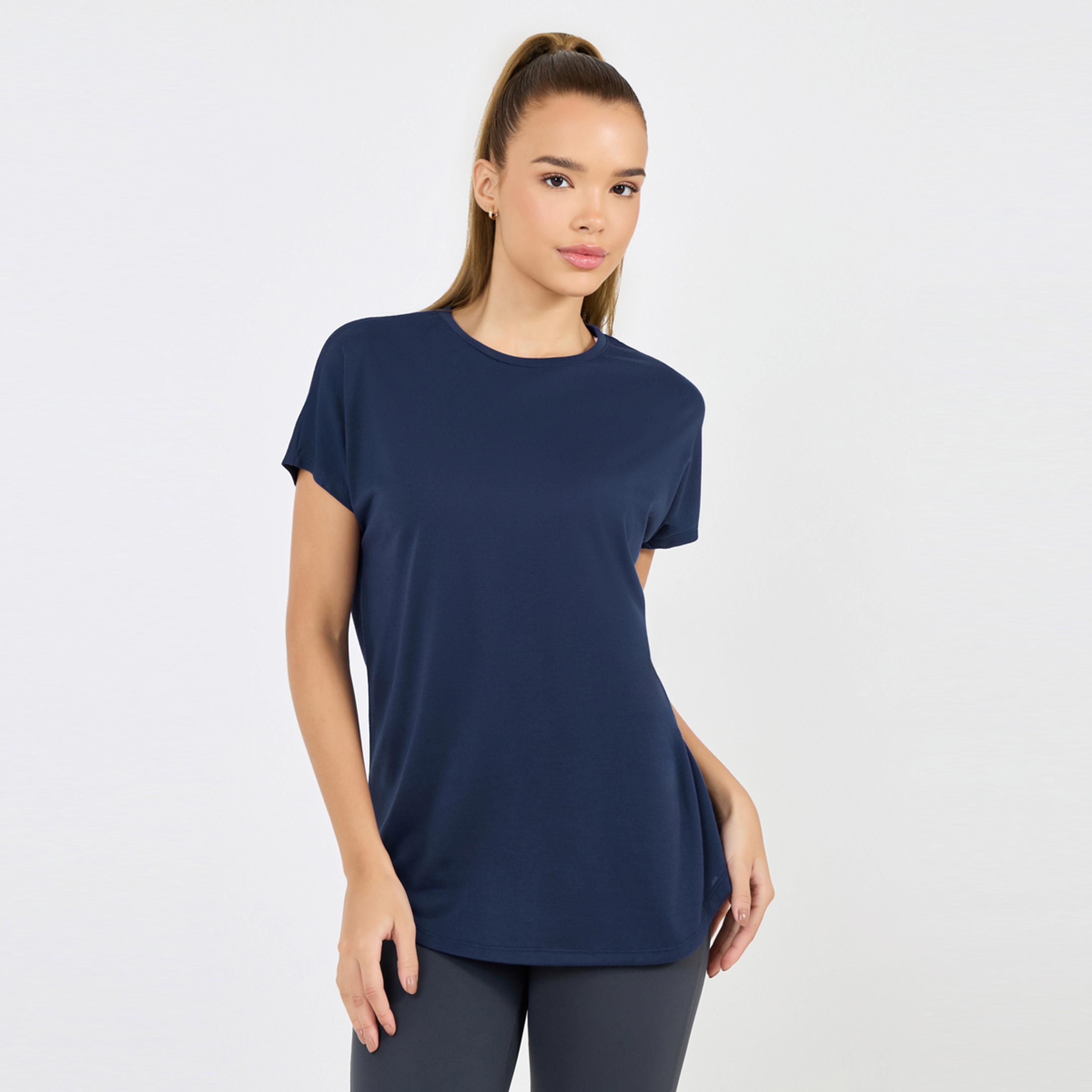 ستايلي - طقم رياضي من قطعتين - بلوزة سادة ذات حافة منحنية-men-clothing-sportswearandactivewear-tshirtsandpolos-image-1
