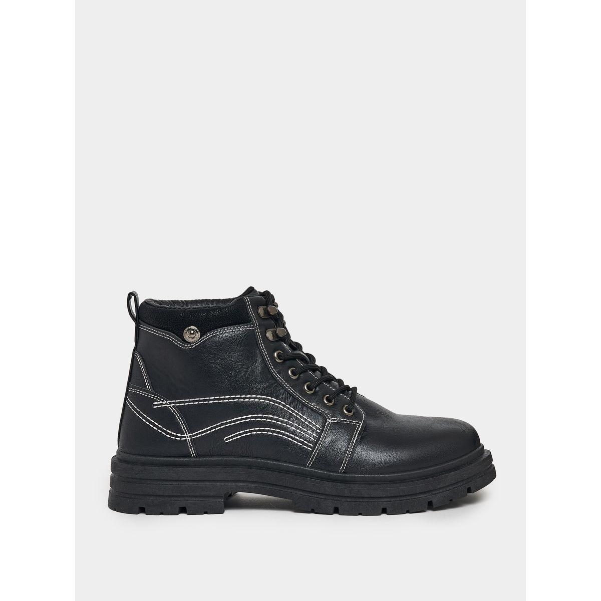 حذاء بوت بمقدمة دائرية وتفاصيل مدروزة-men-shoes-boots-image-1