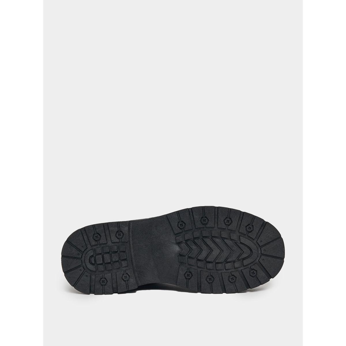 حذاء بوت بمقدمة دائرية وتفاصيل مدروزة-men-shoes-boots-image-6