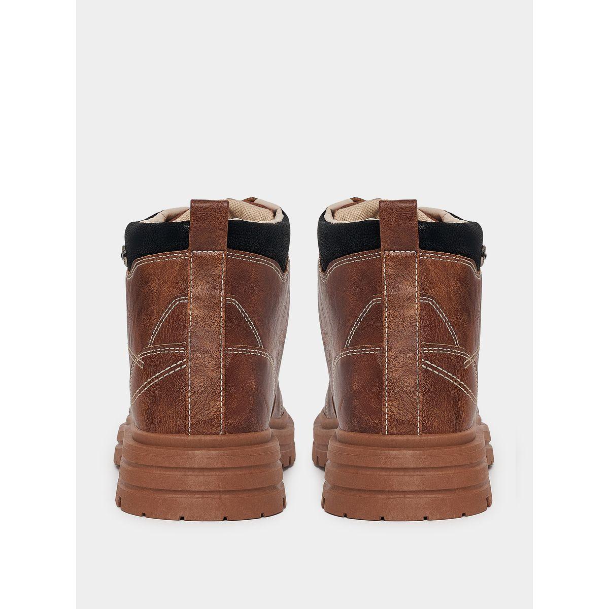 حذاء بوت بمقدمة دائرية وتفاصيل مدروزة-men-shoes-boots-image-4
