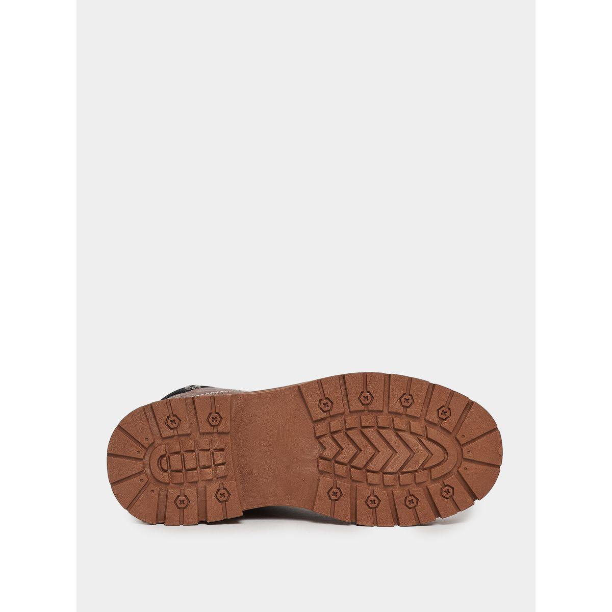 حذاء بوت بمقدمة دائرية وتفاصيل مدروزة-men-shoes-boots-image-6