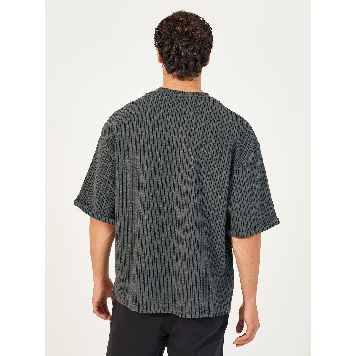 Styli Seersucker Textured Knit Boxy Fitted T-Shirt with Turn-Up Sleeves-men-clothing-tshirtsandpolos-tshirts-image-4