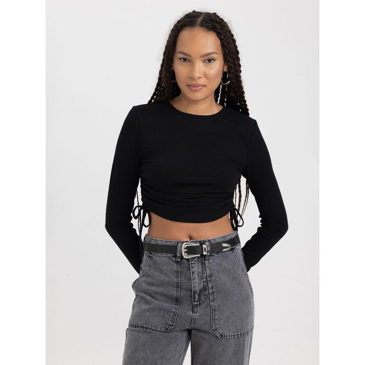 تيشيرت قصير مُجسم بتفاصيل مزمومة ديفاكتو × ستايلي-women-clothing-tshirts-image-2