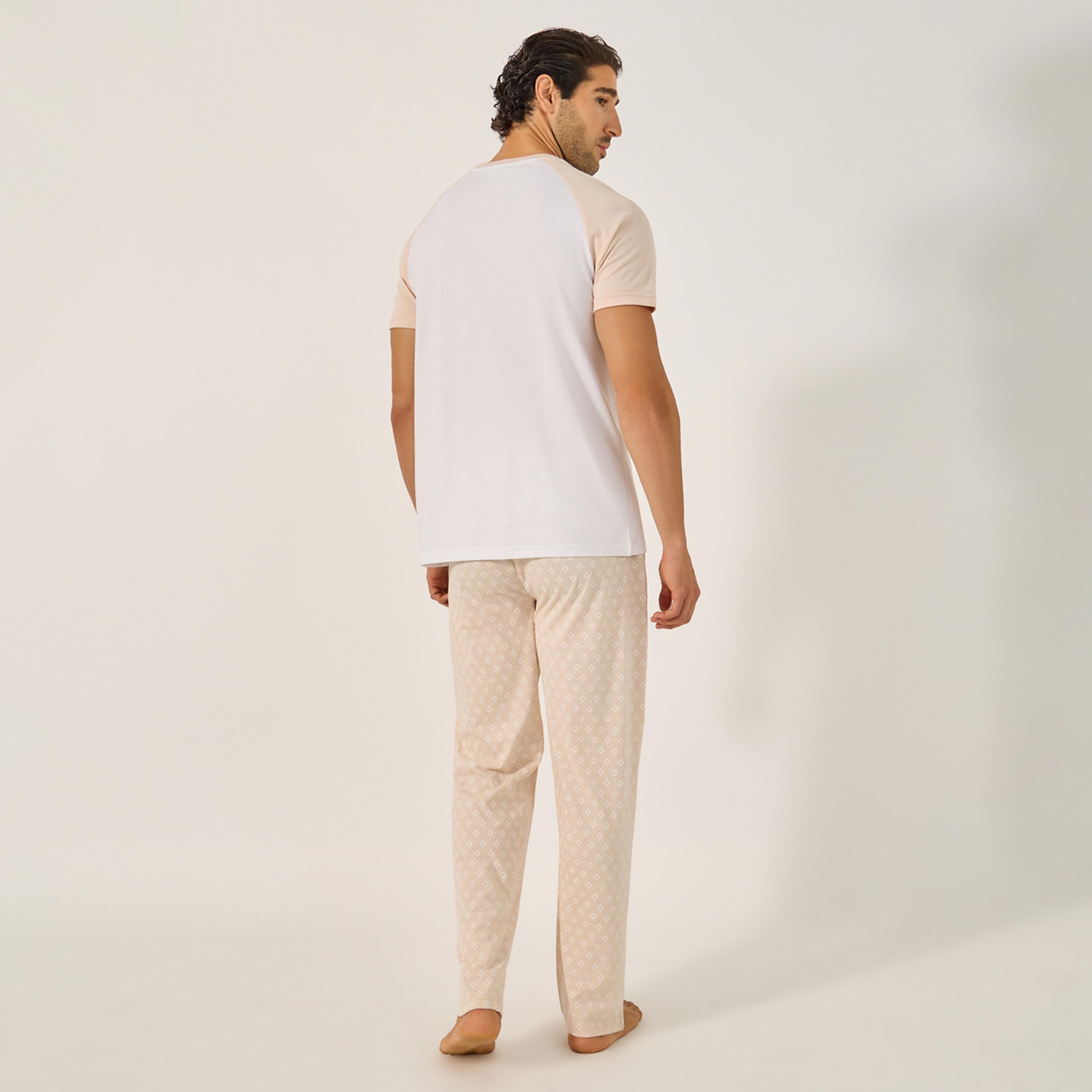 ستايلي - أنوايند طقم تي شيرت بأكمام راجلان وبنطال بيجامة مطبوع-men-clothing-nightwear-sets-image-5