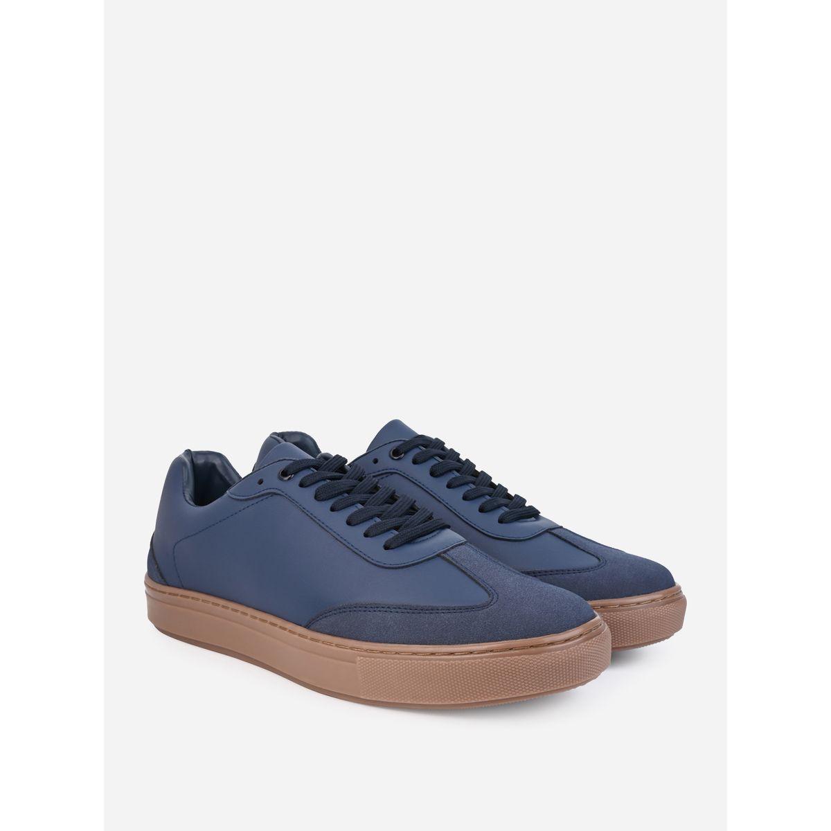 حذاء سنيكرز بتفاصيل درزات ورباط غلق-men-shoes-sneakers-image-3