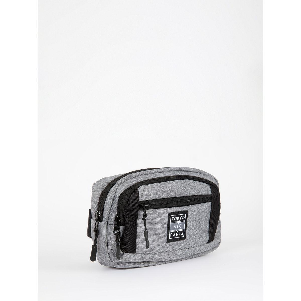 شنطة كروس مزينة بشارة مع جيب بسحَّاب غلق ديفاكتو × ستايلي-men-bags-image-1
