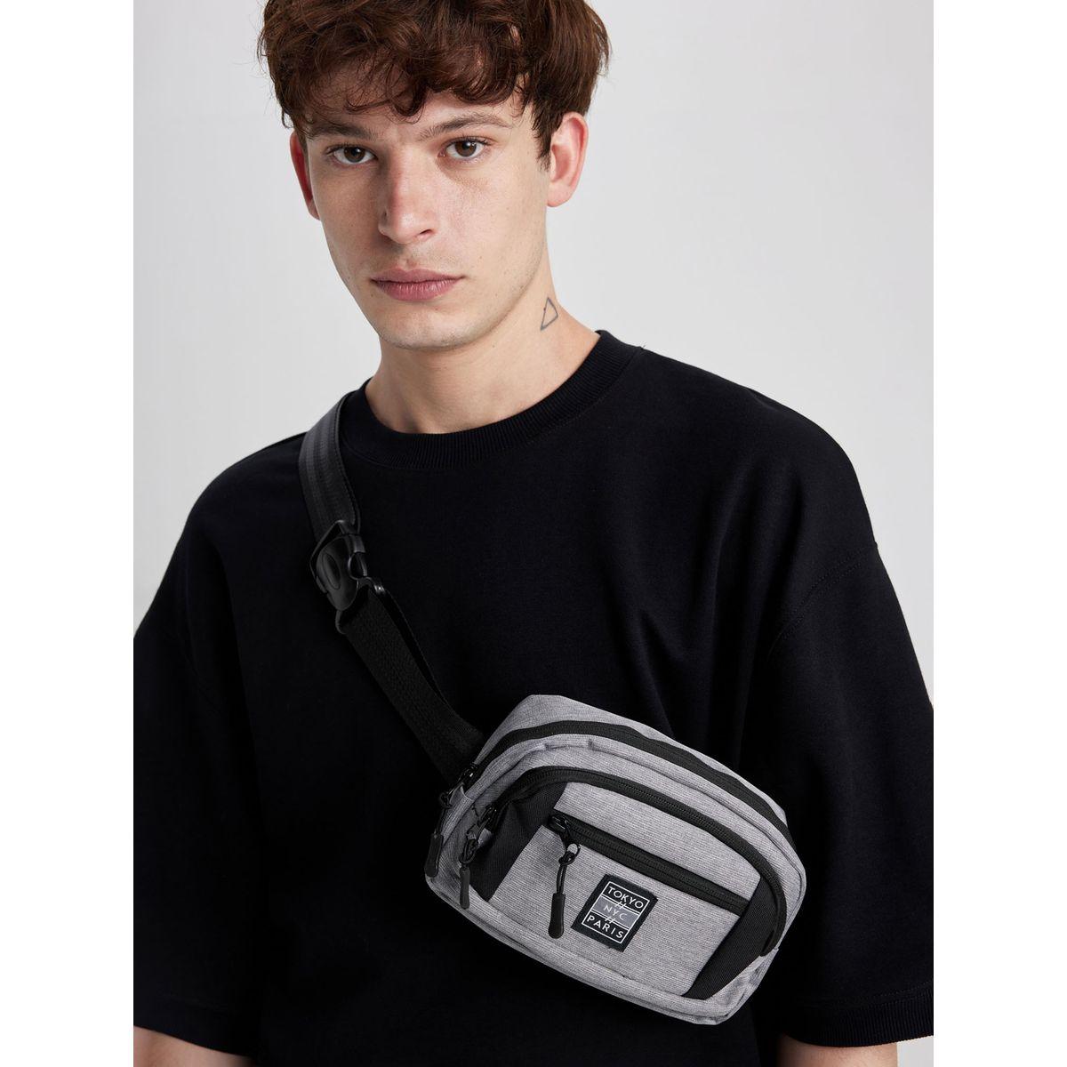 شنطة كروس مزينة بشارة مع جيب بسحَّاب غلق ديفاكتو × ستايلي-men-bags-image-2