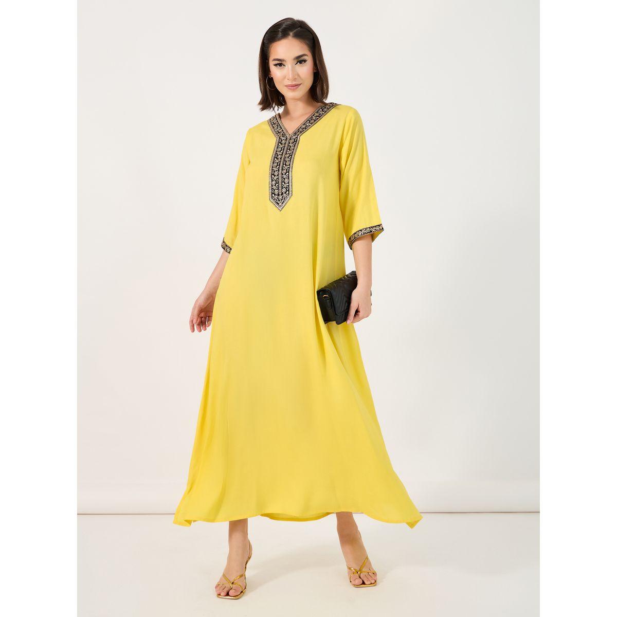 جلابية بتفاصيل مطرزة ورقبة على شكل حرف V وأكمام 3/4-women-arabicclothing-jalabiyas-image-1