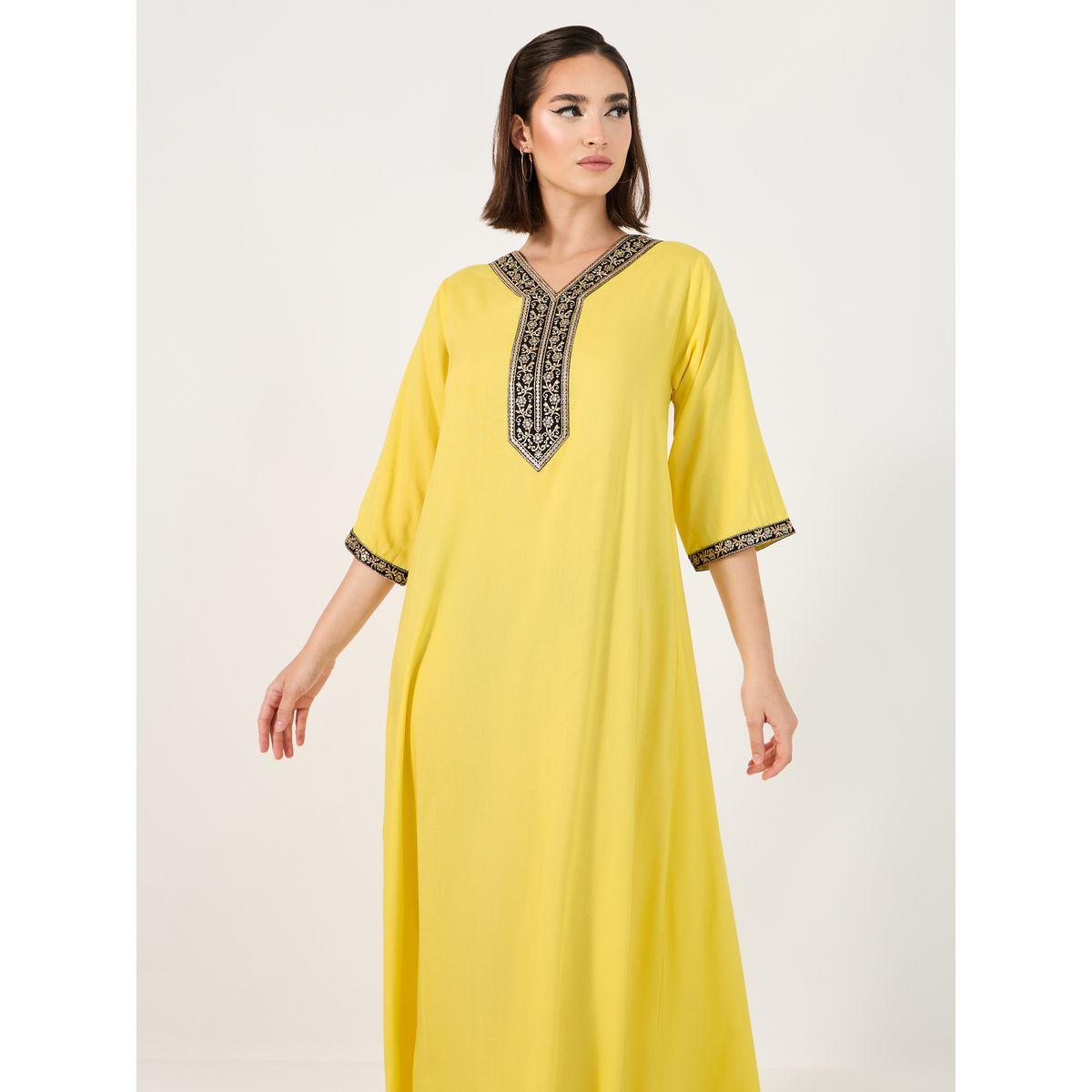 جلابية بتفاصيل مطرزة ورقبة على شكل حرف V وأكمام 3/4-women-arabicclothing-jalabiyas-image-4