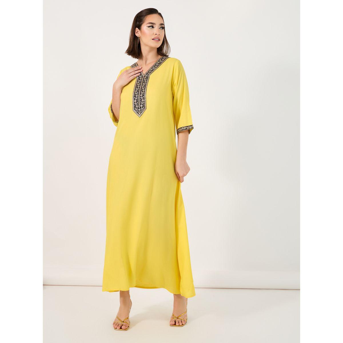 جلابية بتفاصيل مطرزة ورقبة على شكل حرف V وأكمام 3/4-women-arabicclothing-jalabiyas-image-5
