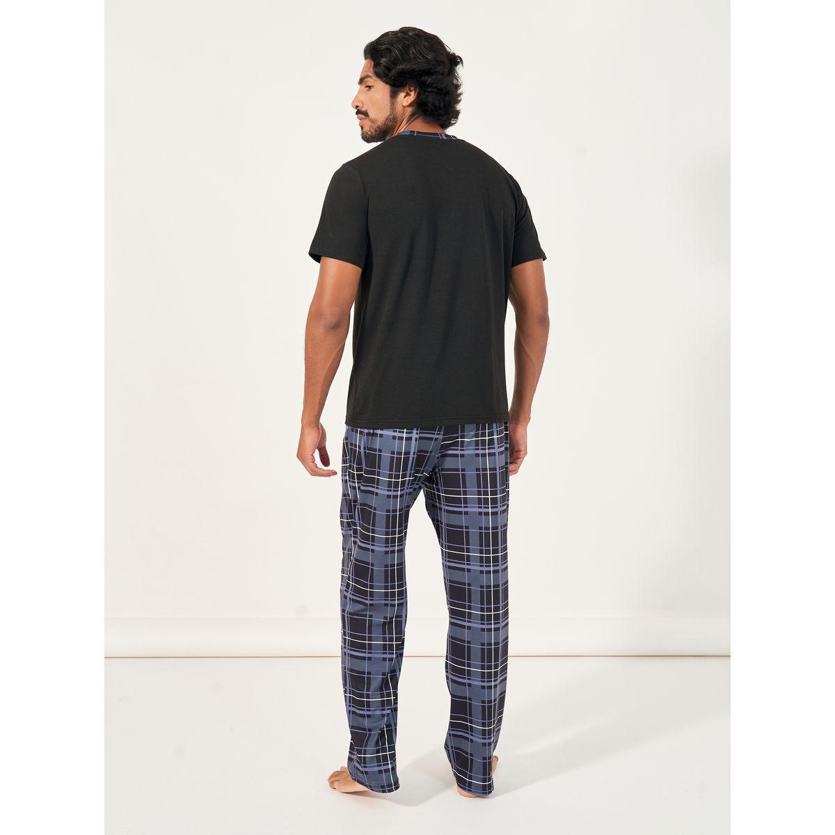 طقم من بنطال بيجاما مع تيشيرت بتفاصيل مُتباينة-men-clothing-nightwear-sets-image-5