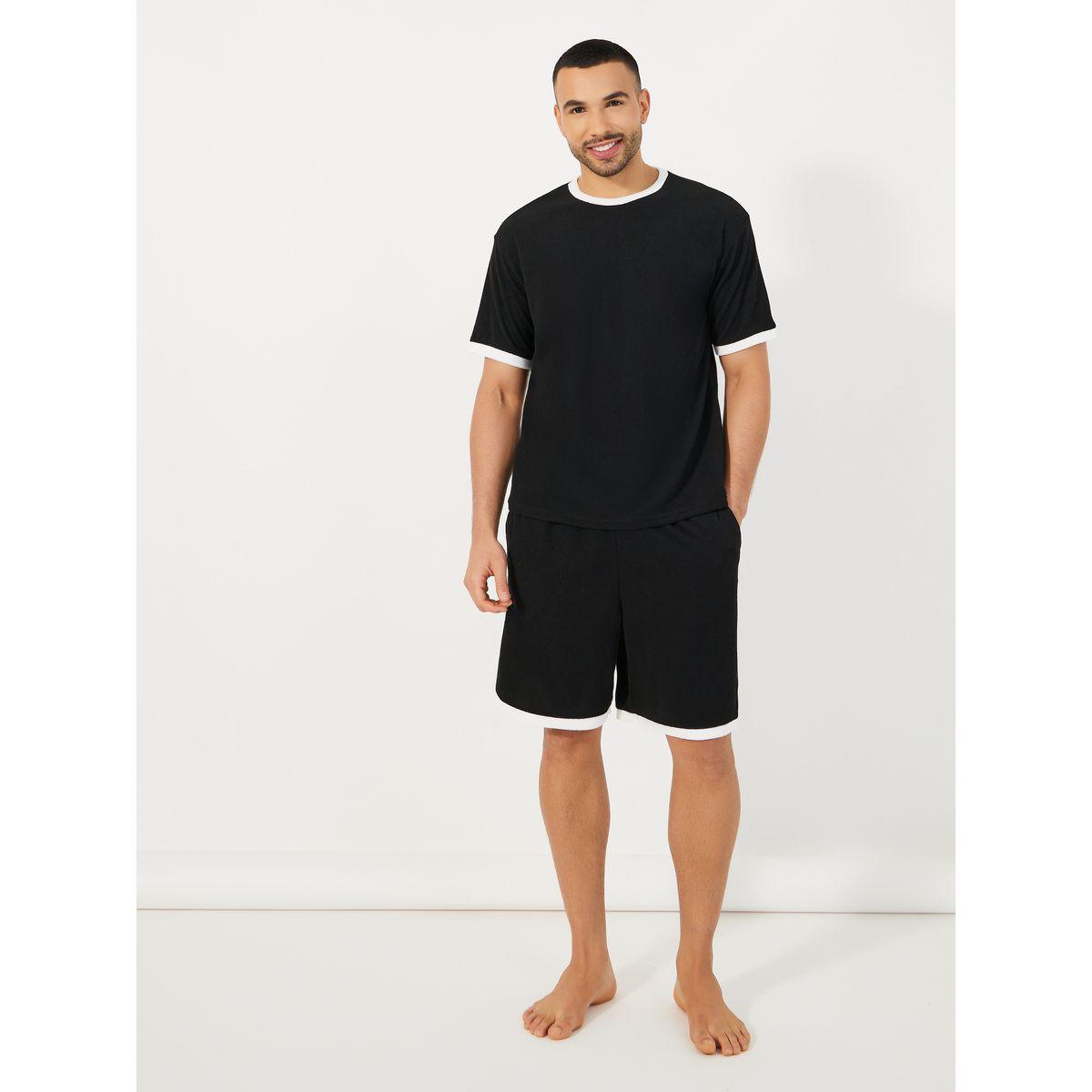 مجموعة من شورت مع تيشيرت بتفاصيل بارزة الملمس-men-clothing-nightwear-sets-image-1