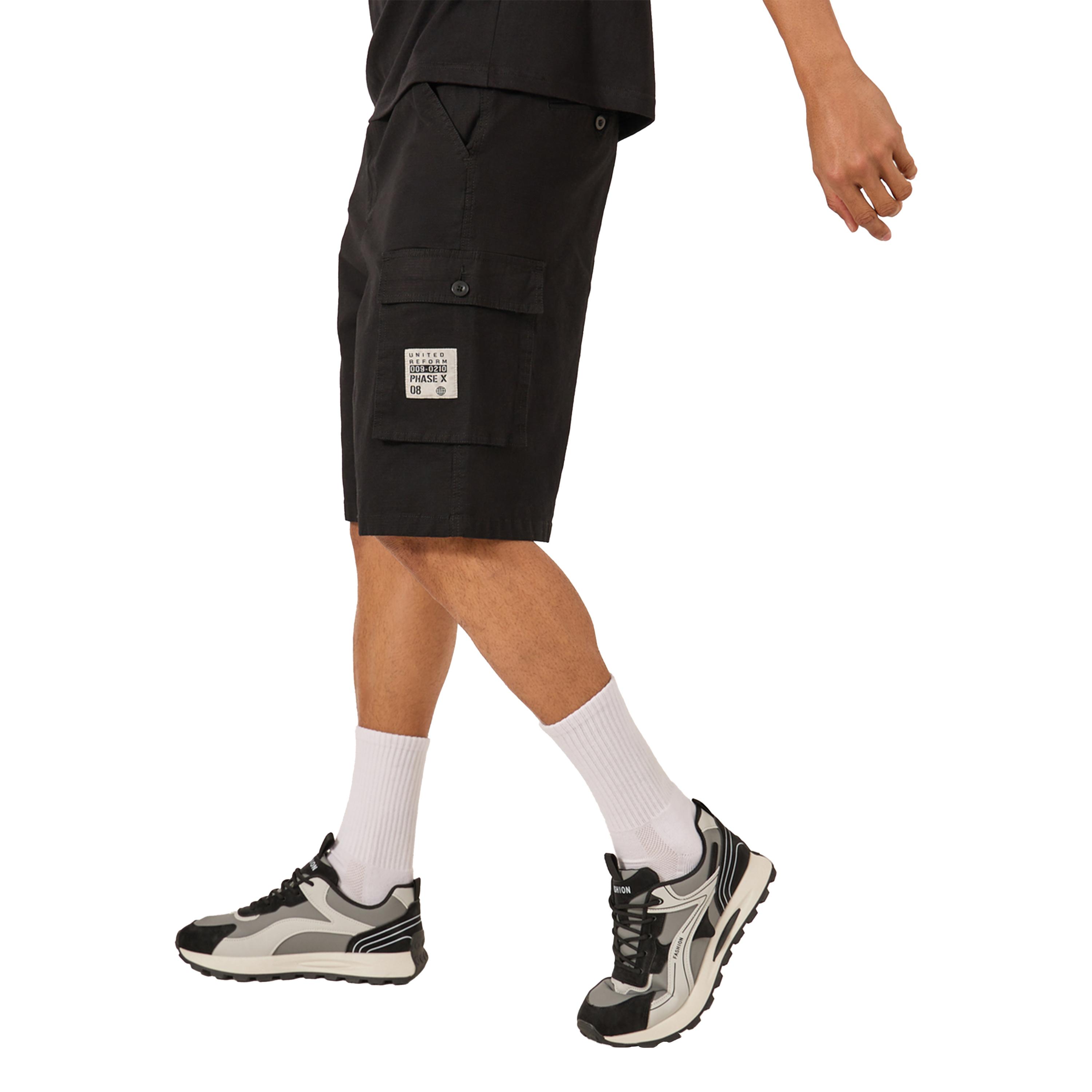 ستايلي -  شورت كارغو مقاس كبيرمع تفاصيل شارة الجيب-sports-men-clothing-bottoms-shorts-image-2