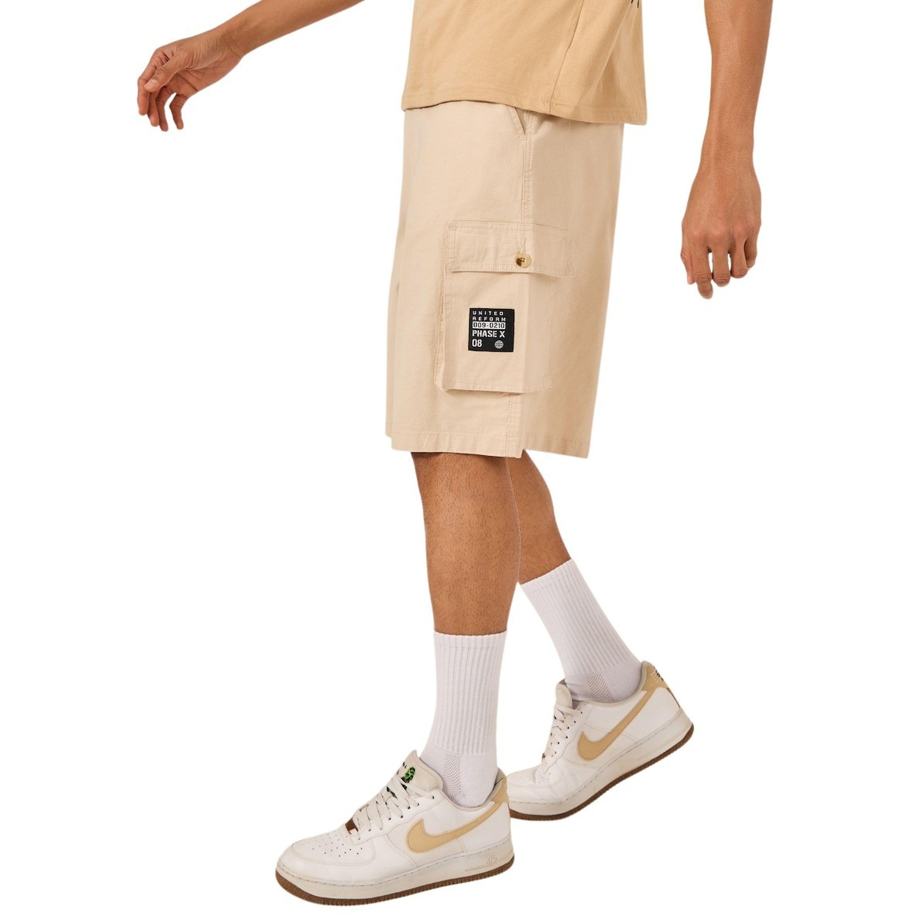 ستايلي -  شورت كارغو مقاس كبيرمع تفاصيل شارة الجيب-men-clothing-sportswearandactivewear-bottoms-shorts-image-1