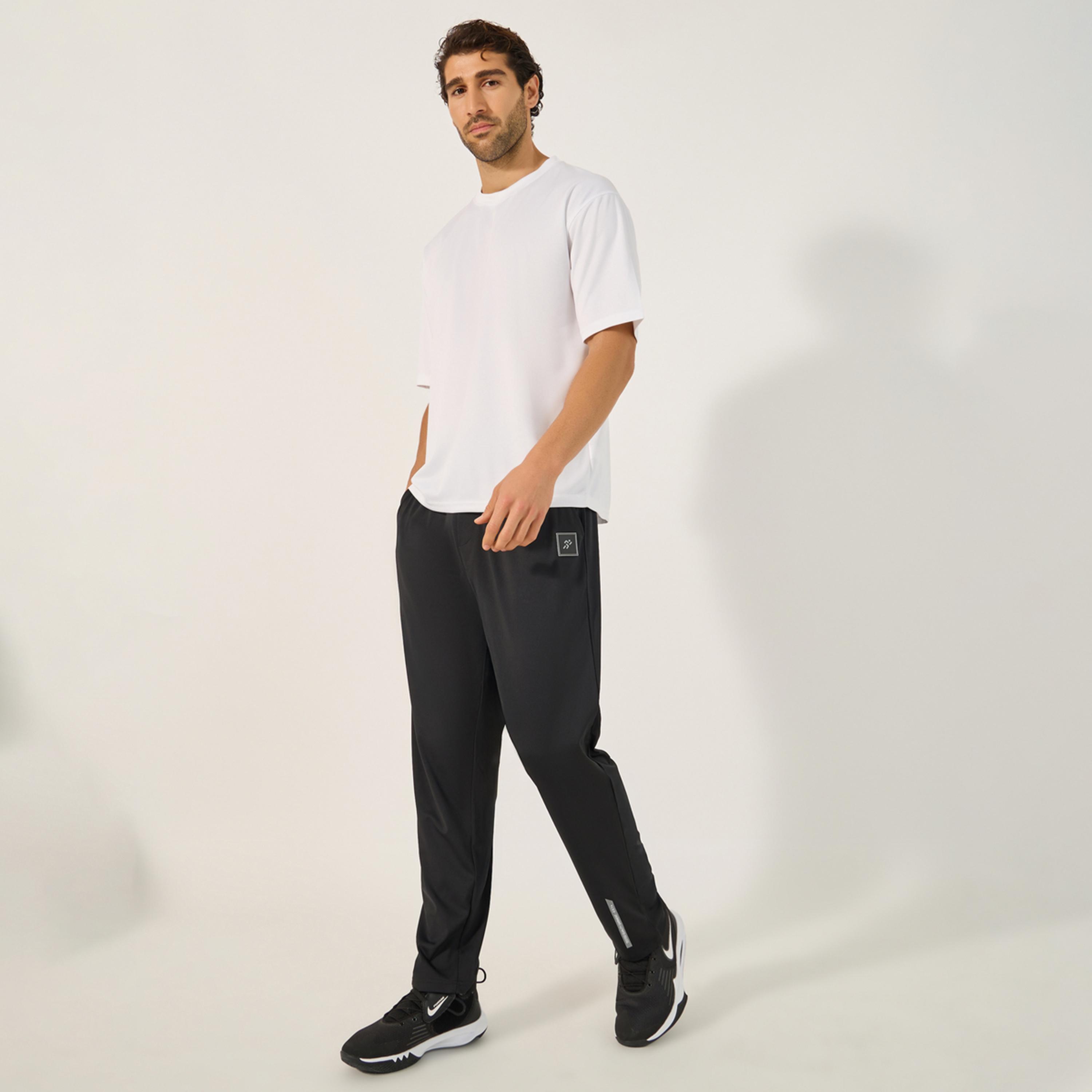ستايلي - بنطال رياضي بقصّة نحيفة وتفاصيل شارة مع حزام خصر مطبوع-men-clothing-sportswearandactivewear-bottoms-image-2