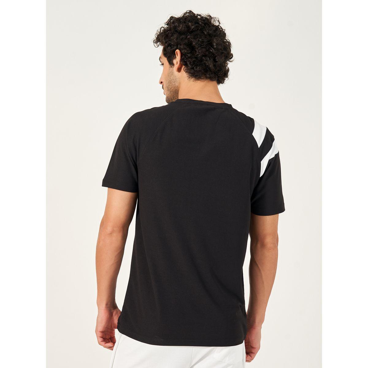تيشيرت بقصة عادية وأكمام ريجلان وأشرطة مُتباينة-men-clothing-sportswearandactivewear-tshirtsandpolos-image-4