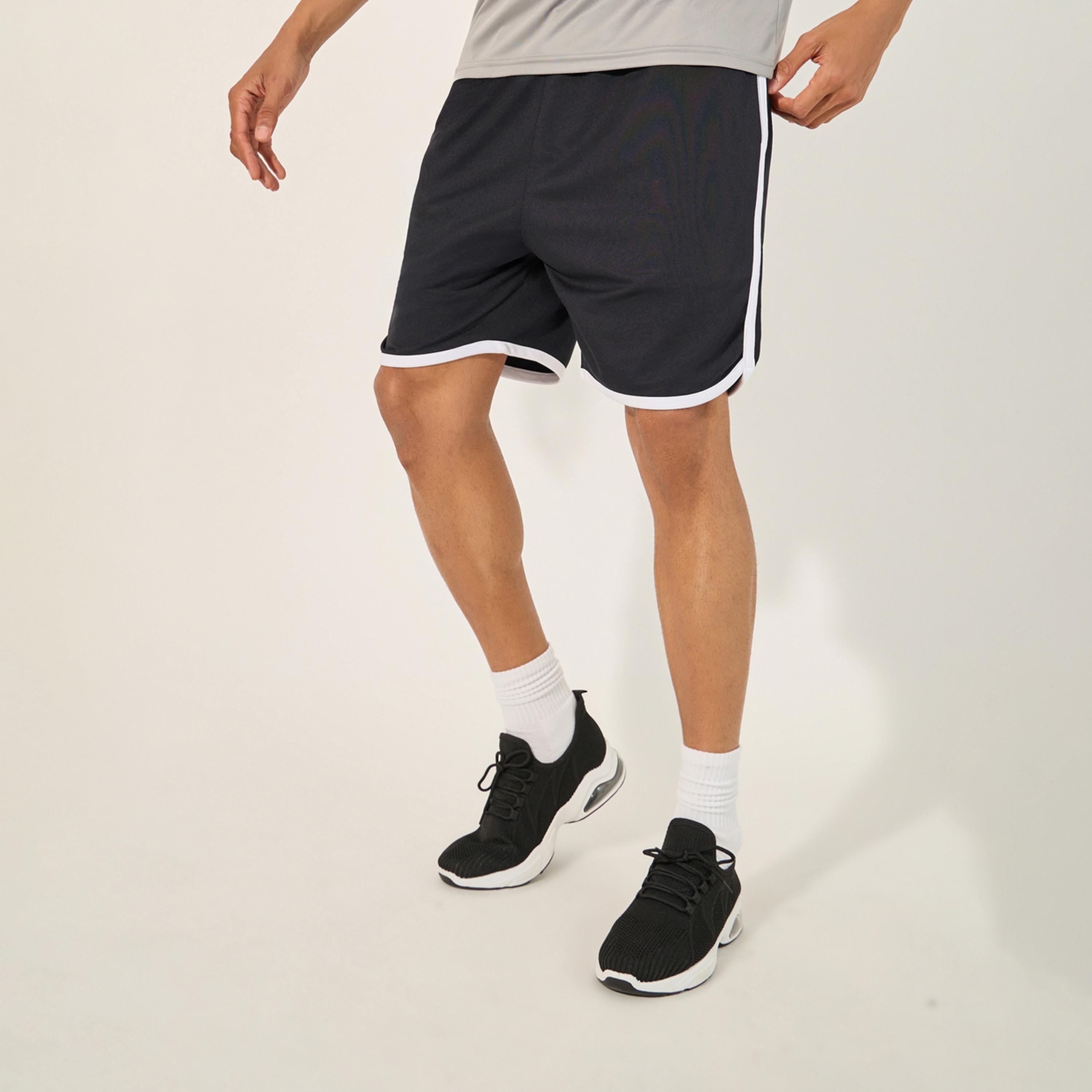 ستايلي-  شورت ركوب الدراجات بقصّة عادية ومقاس 7 بوصات مع حواف متباينة-men-clothing-sportswearandactivewear-bottoms-shorts-image-1