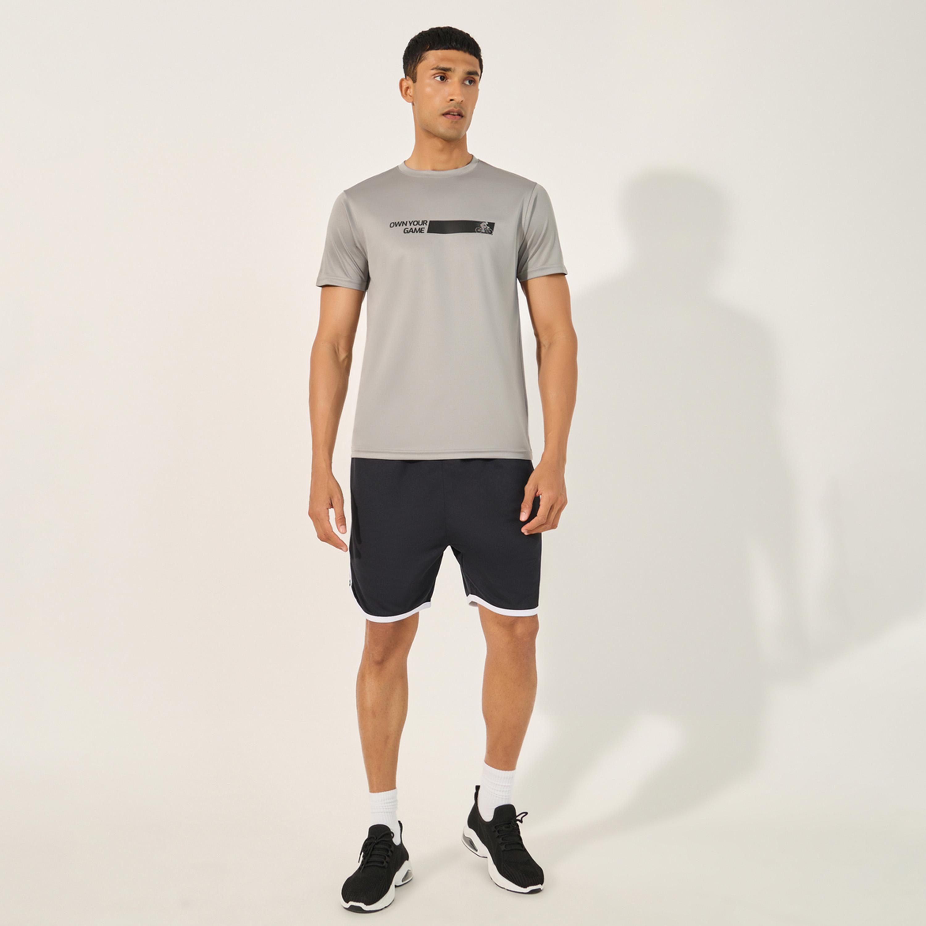 ستايلي-  شورت ركوب الدراجات بقصّة عادية ومقاس 7 بوصات مع حواف متباينة-men-clothing-sportswearandactivewear-bottoms-shorts-image-2