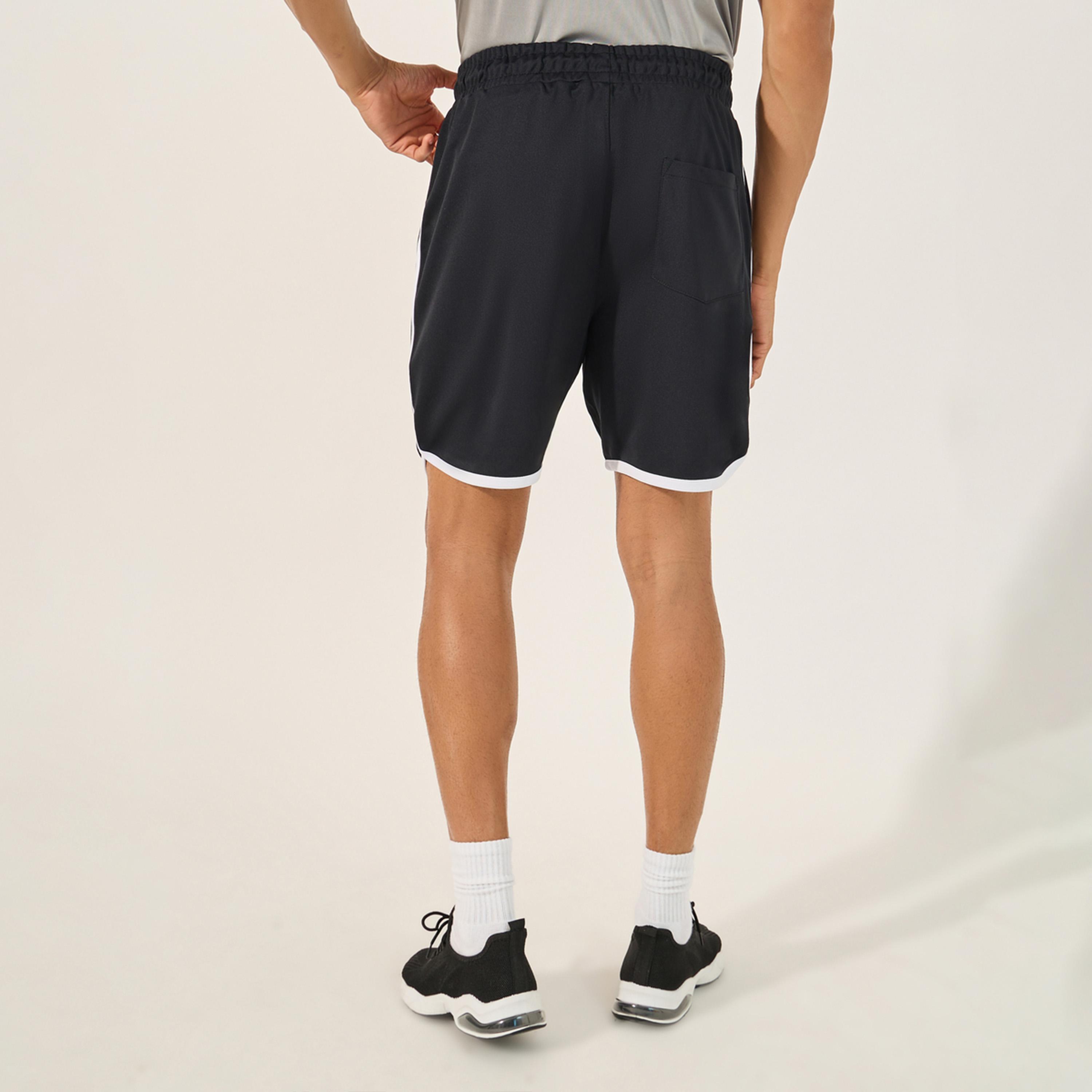 ستايلي-  شورت ركوب الدراجات بقصّة عادية ومقاس 7 بوصات مع حواف متباينة-men-clothing-sportswearandactivewear-bottoms-shorts-image-4