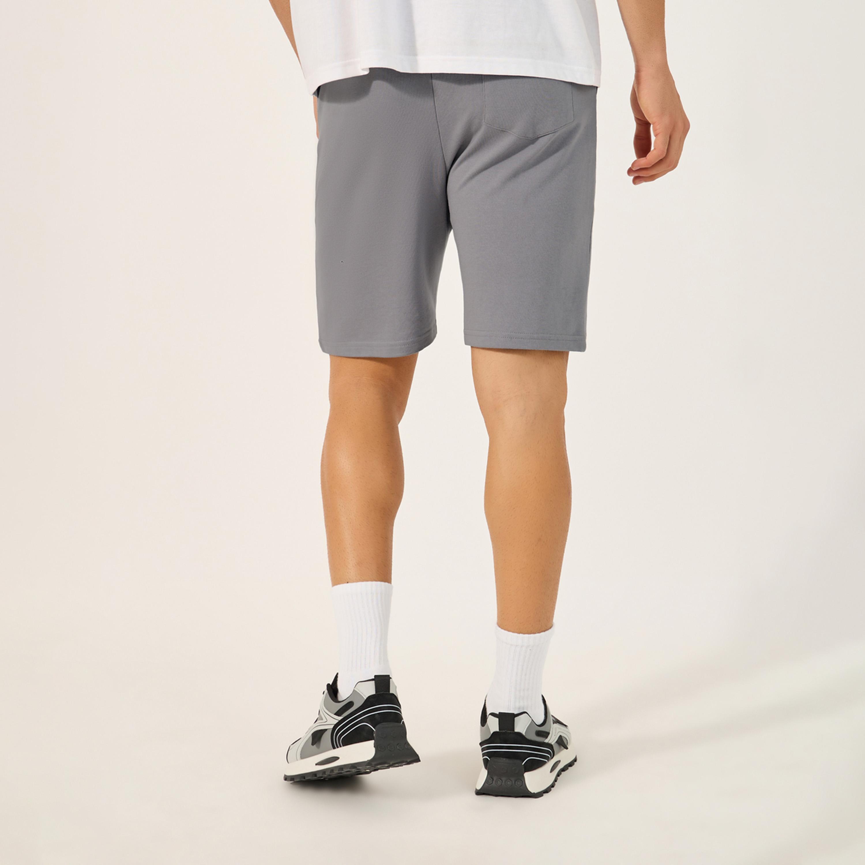 ستايلي - شورت رياضي صوف بقصّة عادية مع تفاصيل مرقعة-men-clothing-sportswearandactivewear-bottoms-image-4