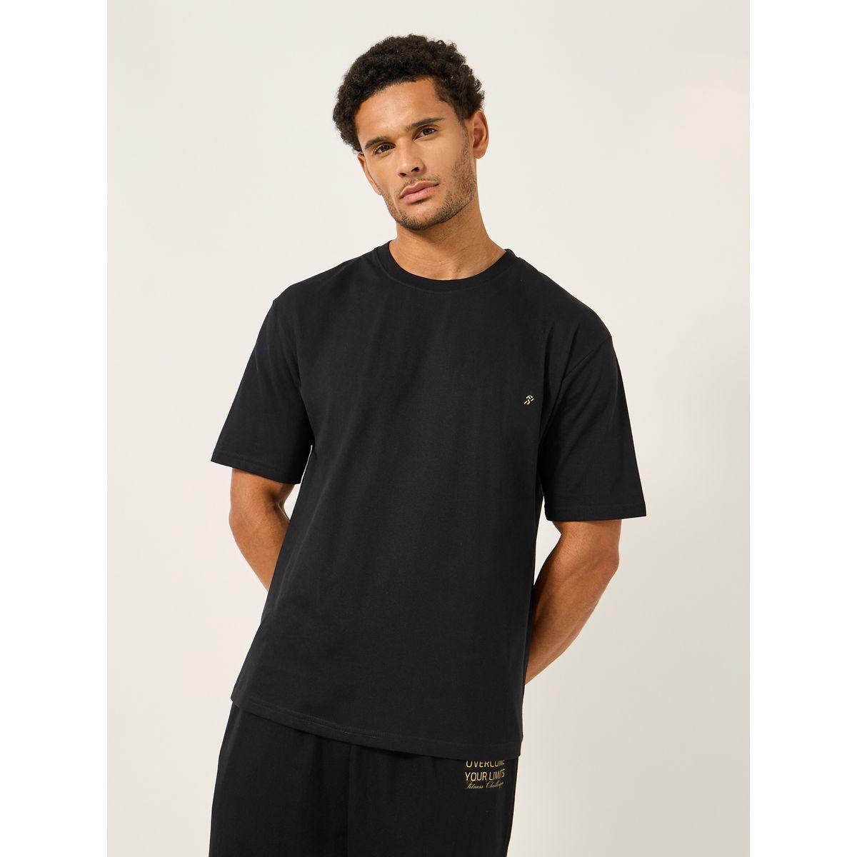 طقم من جوغر رياضي بطبعة كتابة وتيشيرت فضفاض-men-clothing-sportswearandactivewear-tracksuits-image-3