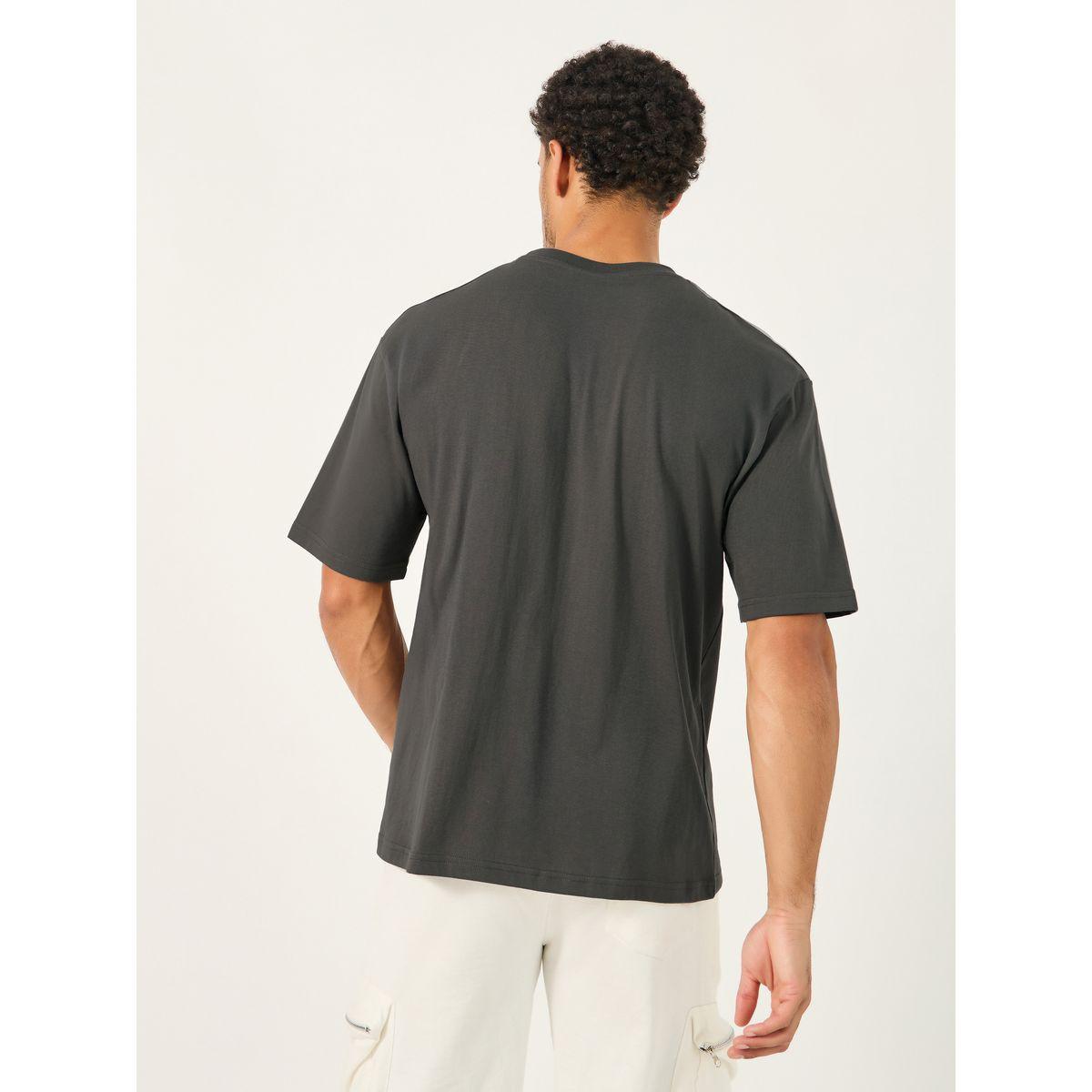تيشيرت رياضي فضفاض بطبعة فارسيتي-men-clothing-sportswearandactivewear-tshirtsandpolos-image-4