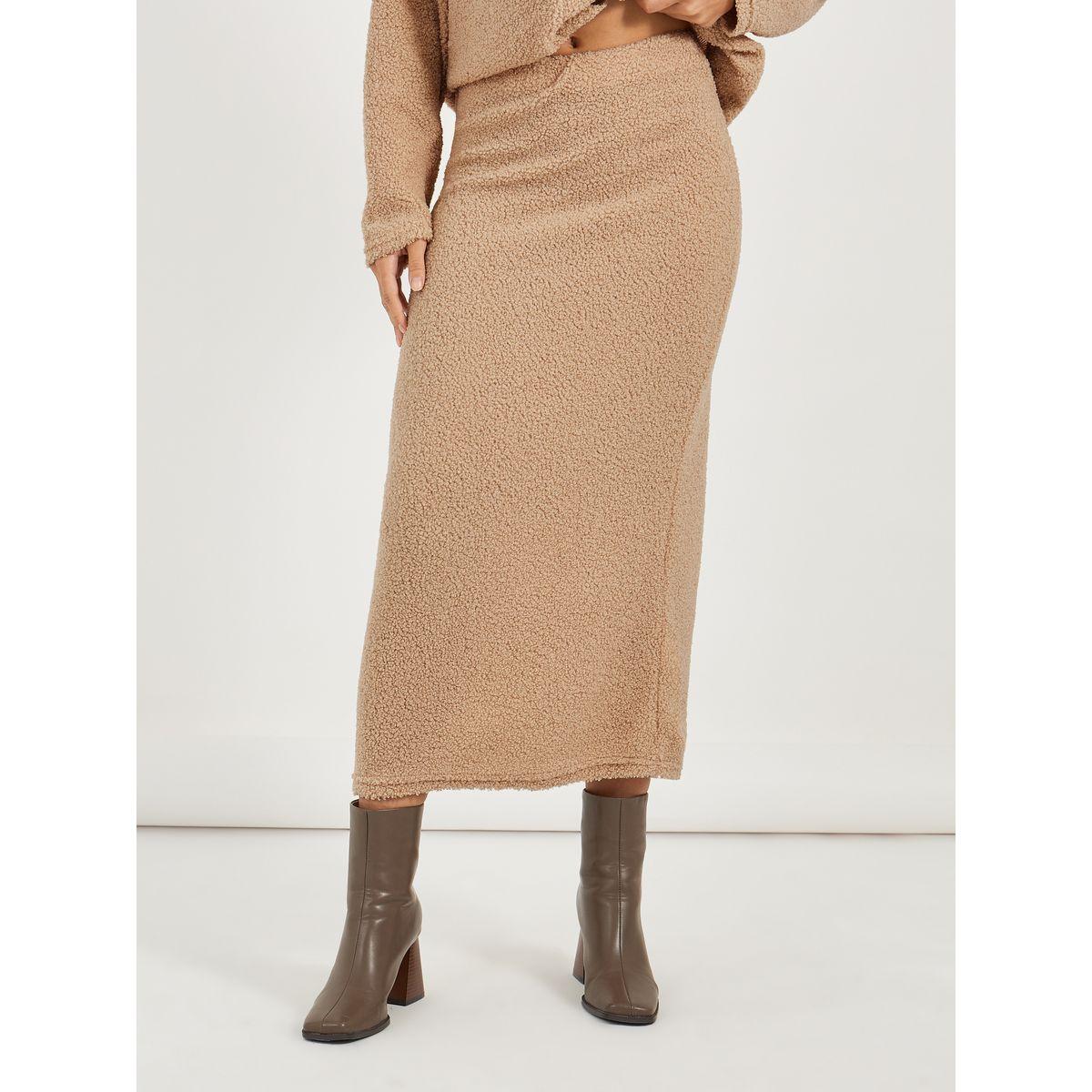 طقم منسق من تنورة وبلوزة مزينة بفرو صناعي-women-clothing-coordsets-image-4